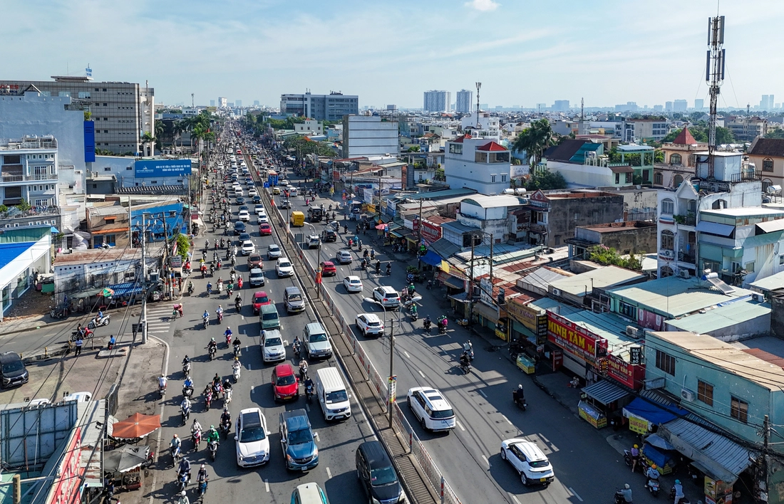 Nút giao 3 tầng giúp xe chạy không dừng trên quốc lộ 13 TP.HCM - Ảnh 8.
