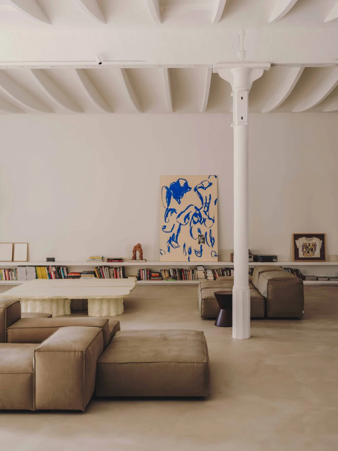 8 không gian sống nơi những bộ sofa độc đáo tạo điểm nhấn ấn tượng - Ảnh 9.