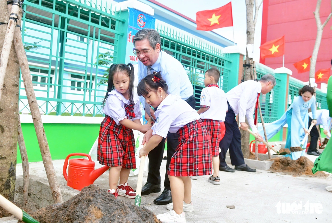 Cao điểm '100 ngày đêm hoàn thành 1.000 phòng học’ tại TP.HCM - Ảnh 7.