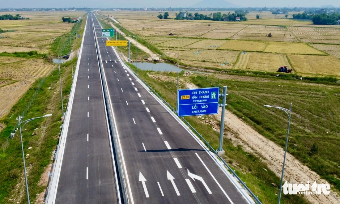 Cận cảnh cao tốc Bắc - Nam qua Đắk Lắk vừa đưa vào khai thác toàn tuyến - Ảnh 1. cao tốc - Ảnh 1.