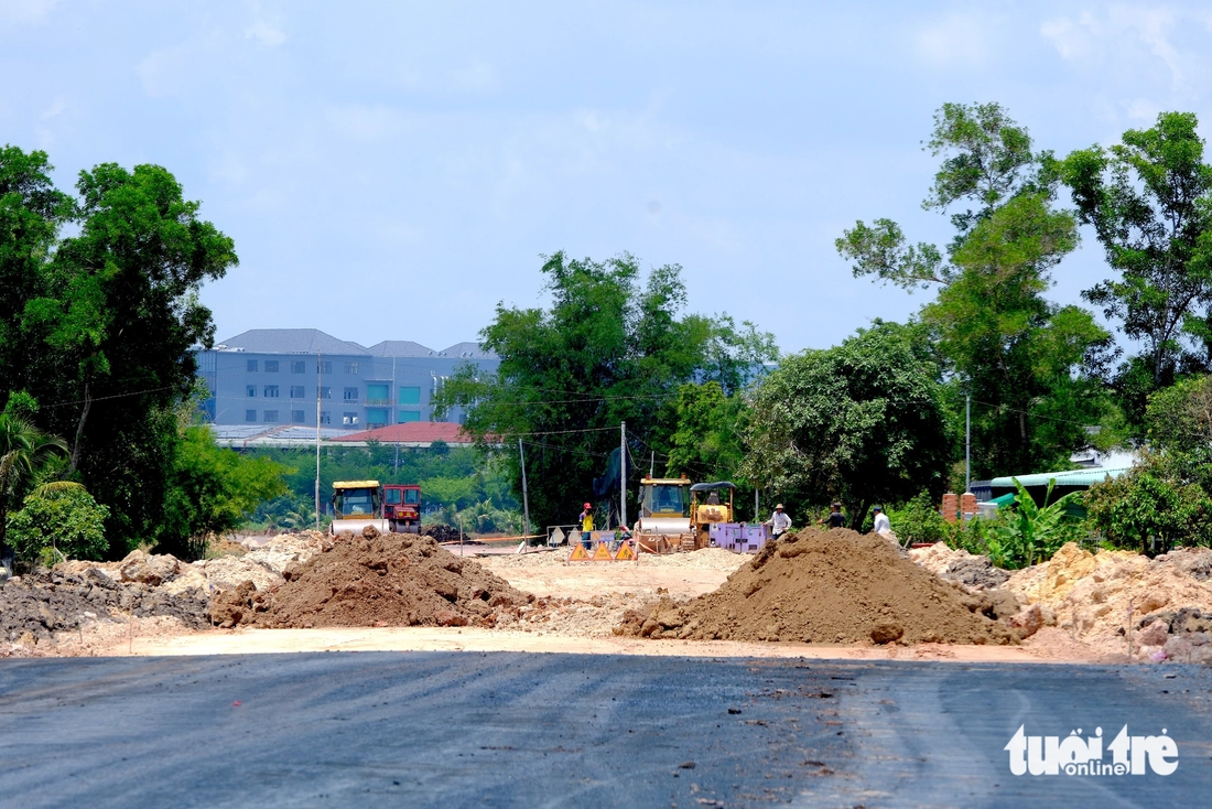 Đẩy nhanh tiến độ dự án đường Hồ Chí Minh nối quốc lộ 22 về hướng Long An - Ảnh 2.