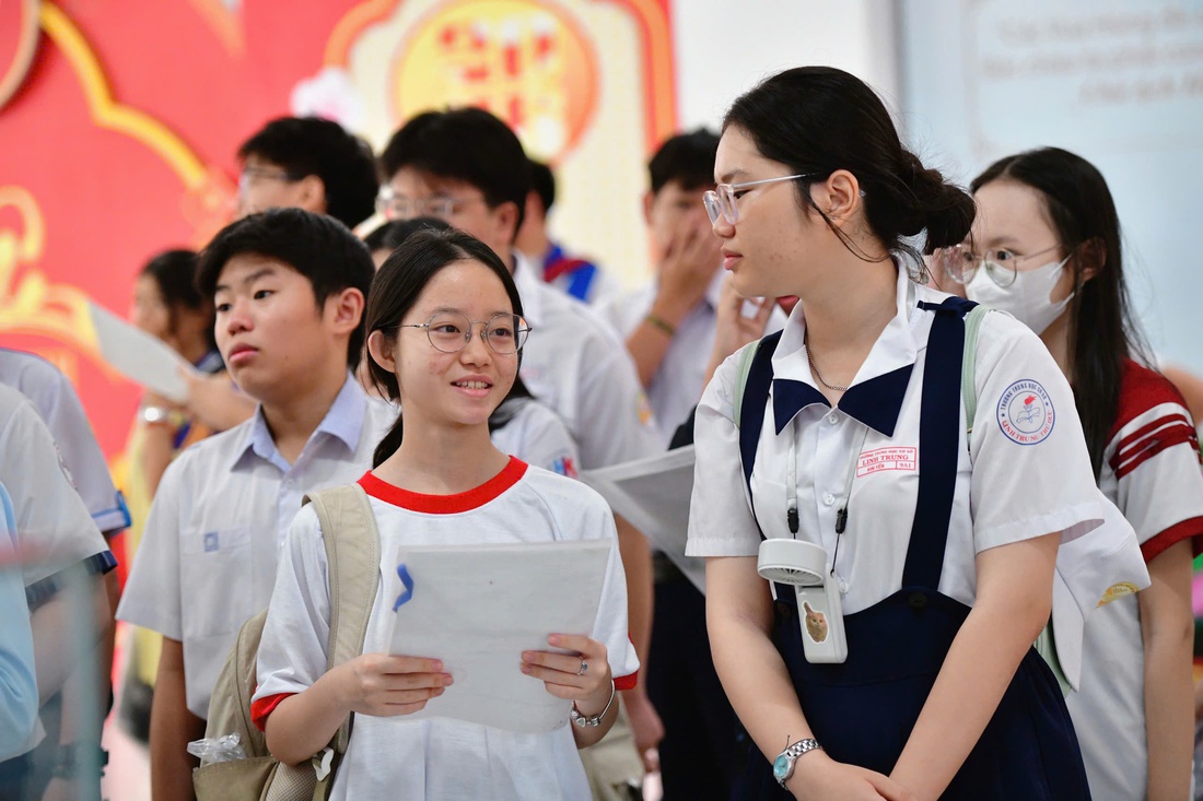 4.700 thí sinh TP.HCM bước vào kỳ thi lớp 10 đầu tiên - Ảnh 7.