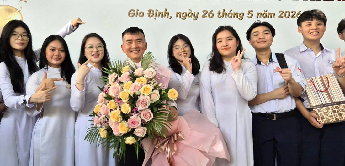 Thầy hiệu trưởng nhắn học trò trước ngày rời trường: ‘Đi xa cần sự tĩnh’ - Ảnh 1.