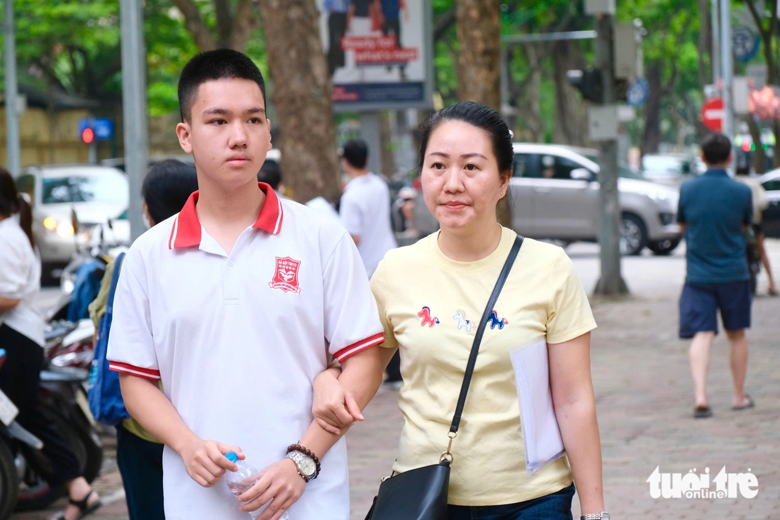 Thí sinh cả nước bước vào môn thi đầu tiên của kỳ thi tốt nghiệp THPT 2026 - Ảnh 23. thi tốt nghiệp - Ảnh 24.