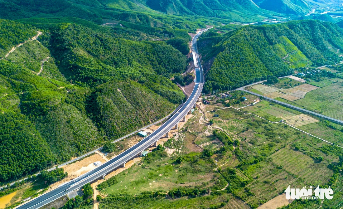 Diện mạo cao tốc La Sơn - Hòa Liên 4 làn xe gần đến ngày về đích - Ảnh 7.