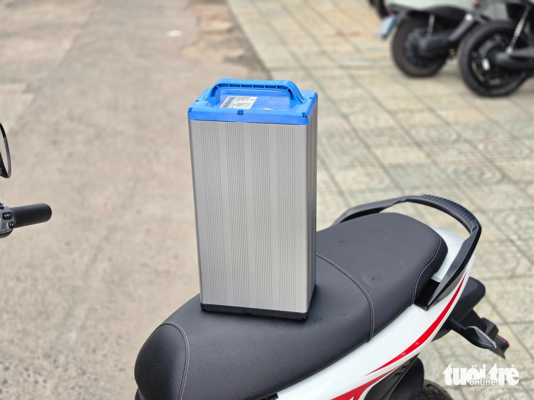 Cận cảnh xe máy điện VinFast Flazz Max: Giá còn hơn 13 triệu sau ưu đãi, bộ tem nổi bật, đi 85km/sạc - Ảnh 16.