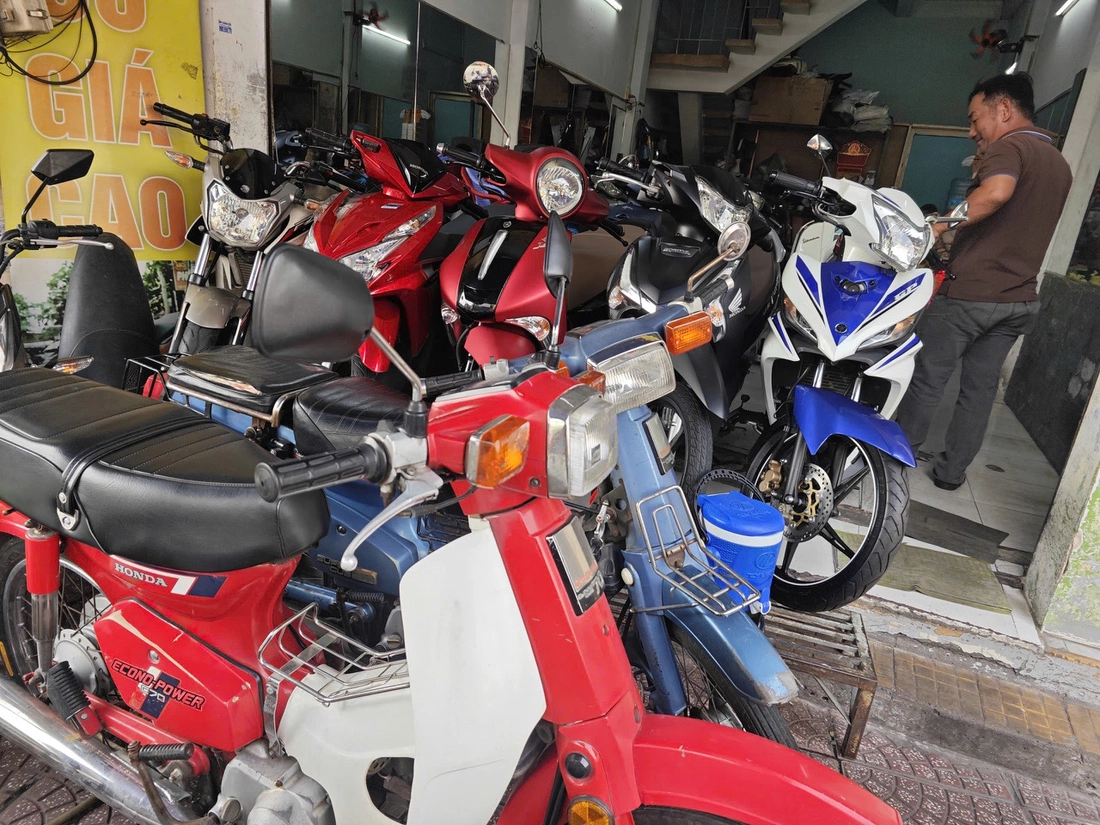 Sôi động dịch vụ 'tư vấn' xăng E10 - Ảnh 2. E10 - Ảnh 2.
