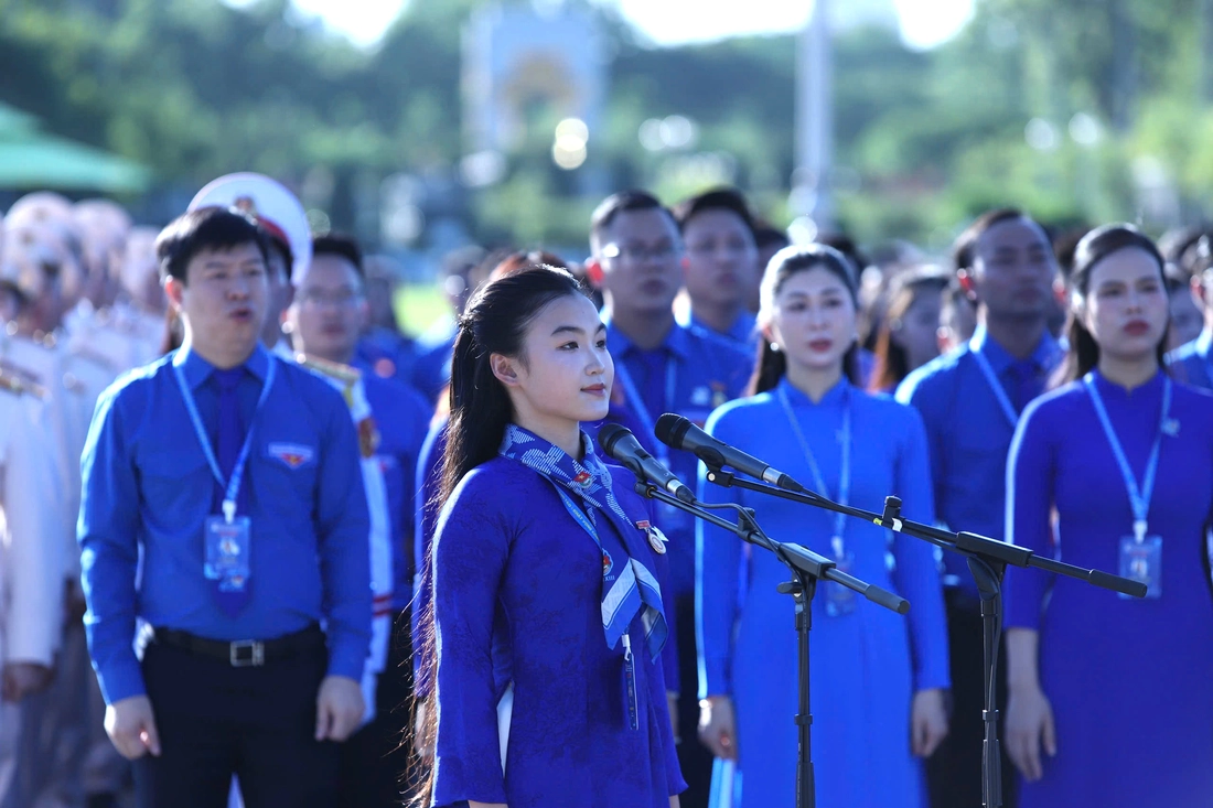 Gần 800 đại biểu thanh niên viếng Chủ tịch Hồ Chí Minh - Ảnh 5.