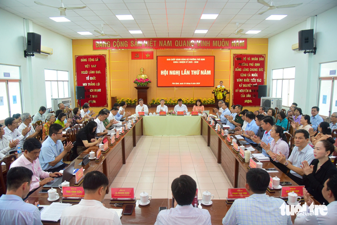 6 tháng đầu năm, phường Phú Định thu ngân sách hơn 85% dự toán, giải quyết đúng hạn 100% hồ sơ - Ảnh 1.