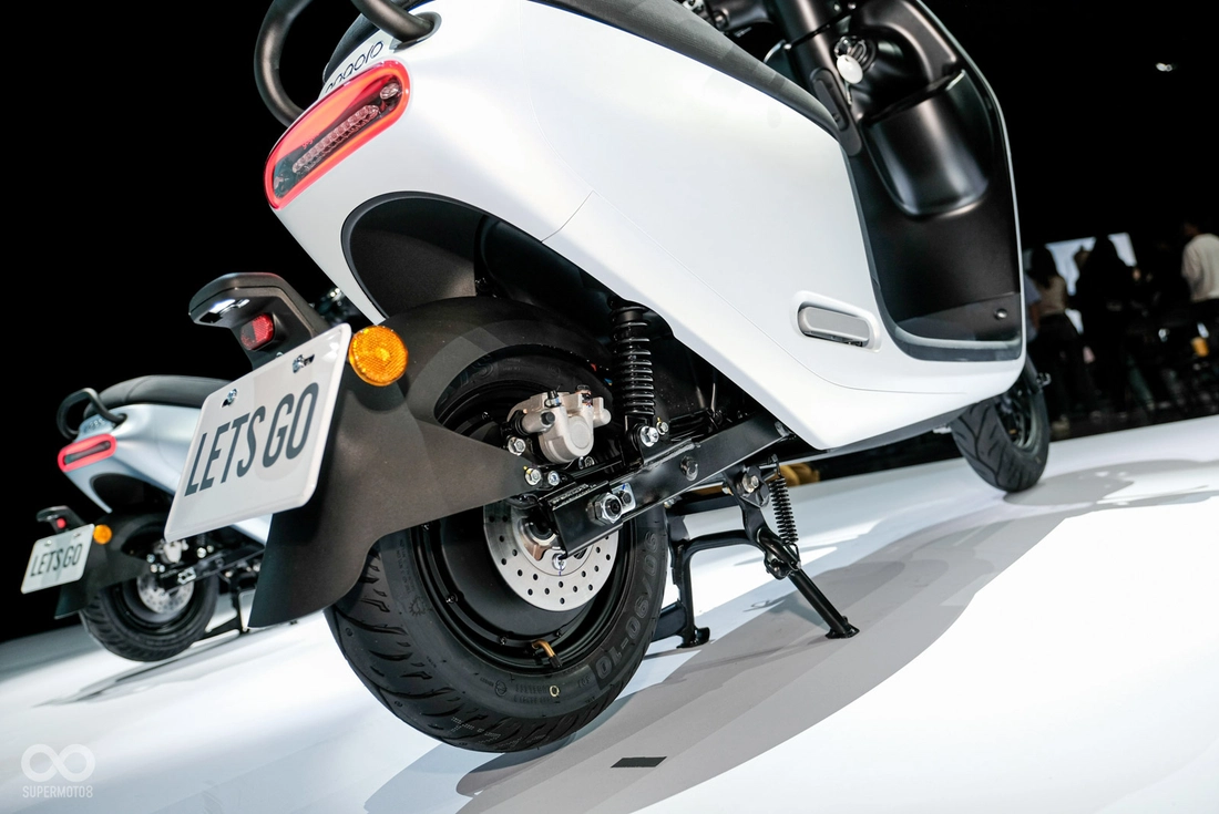 Hãng xe sắp vào Việt Nam ra mắt xe máy điện giá ngang Honda SH Mode, sàn để vừa vali 28inch, khay để cốc - Ảnh 11.