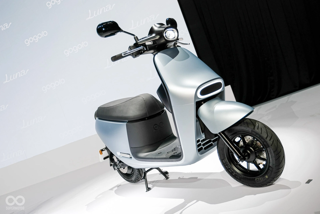 Hãng xe sắp vào Việt Nam ra mắt xe máy điện giá ngang Honda SH Mode, sàn để vừa vali 28inch, khay để cốc - Ảnh 14.