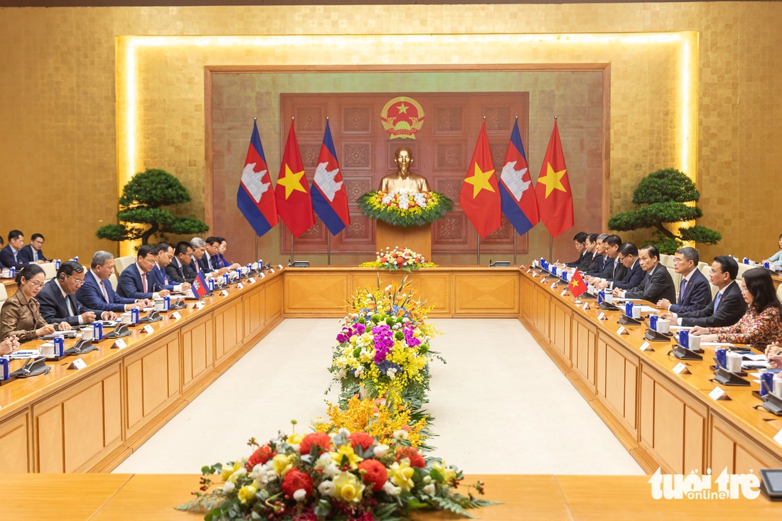 Thủ tướng Lê Minh Hưng đón và hội đàm với Thủ tướng Campuchia Hun Manet - Ảnh 11.