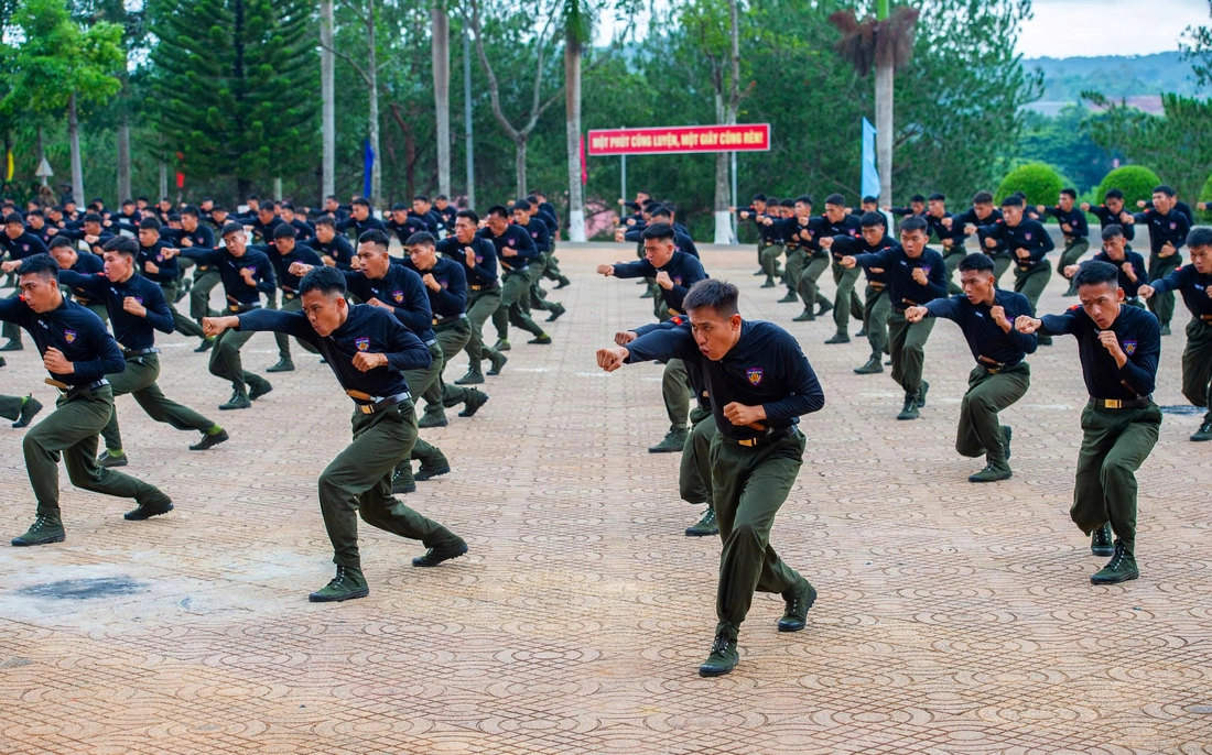 cảnh sát cơ động - Ảnh 6.