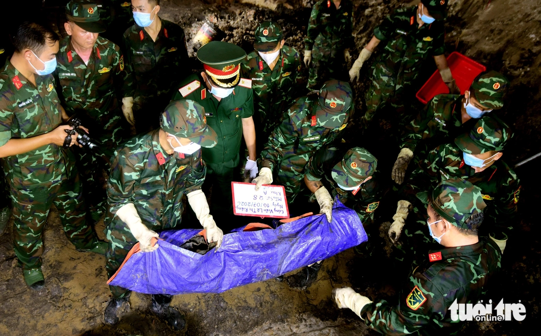 Thấy thêm nhiều hài cốt tại công viên Lê Thị Riêng, nhói lòng các liệt sĩ chôn chồng lên nhau - Ảnh 1.