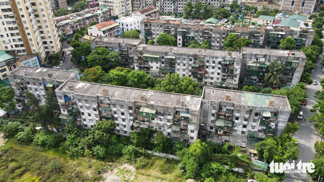 Người dân bất an sống trong chung cư 50 năm tuổi 'rệu rã' - Ảnh 3.