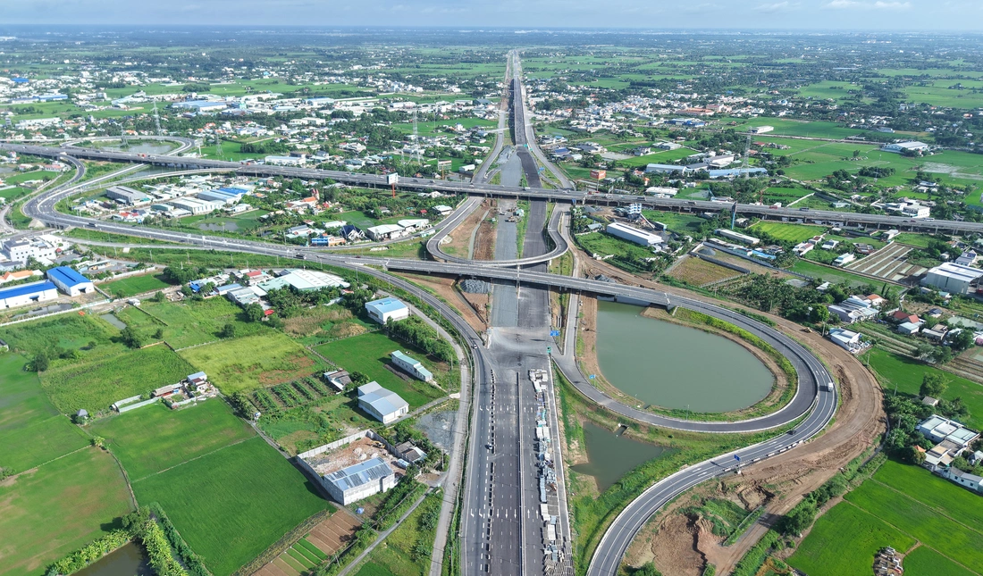  Cao tốc Bến Lức - Long Thành sắp thông toàn tuyến sau 12 năm chờ đợi - Ảnh 1.