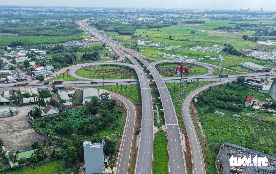 Đường vào “trái tim” công trường xây dựng sân bay Long Thành - Ảnh 2.