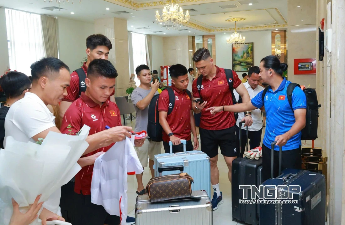 Lên tuyển Việt Nam bằng 'vé vớt', Khổng Minh Gia Bảo sẵn sàng đấu Myanmar - Ảnh 7.