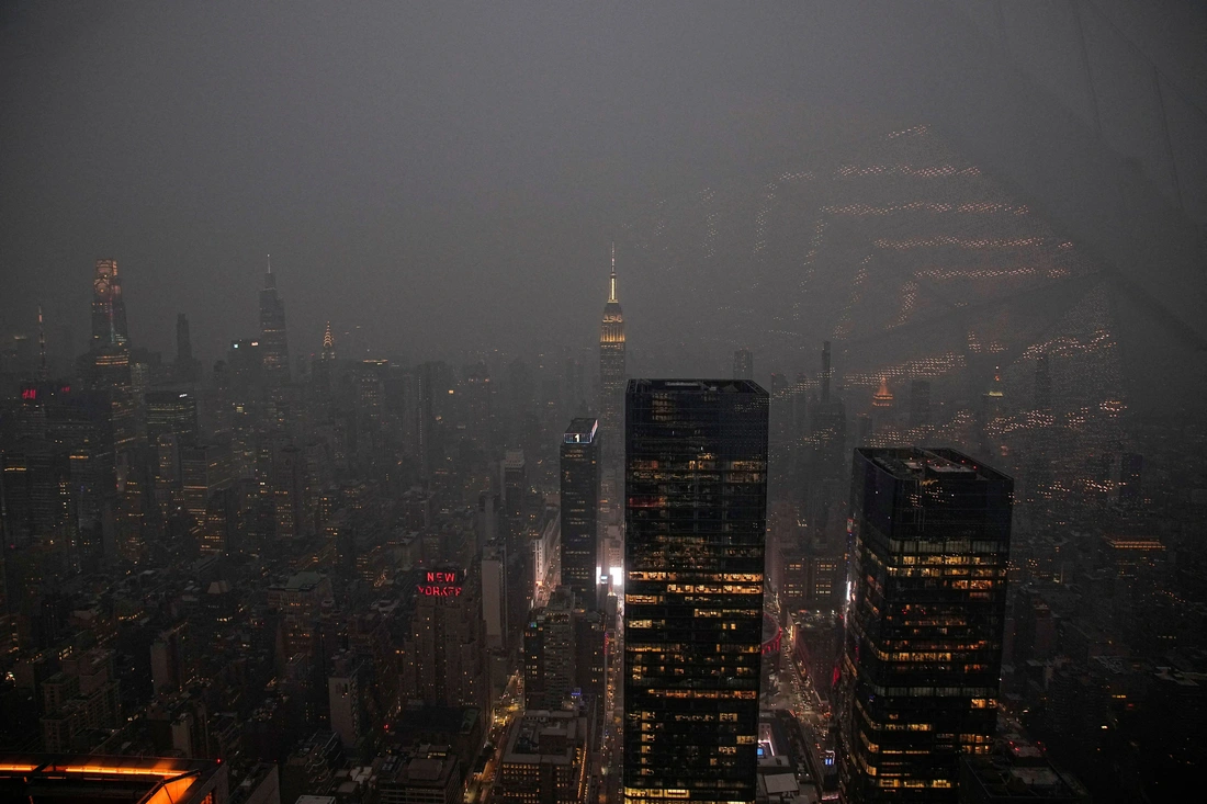 New York chìm trong khói cháy rừng từ Canada - Ảnh 4.