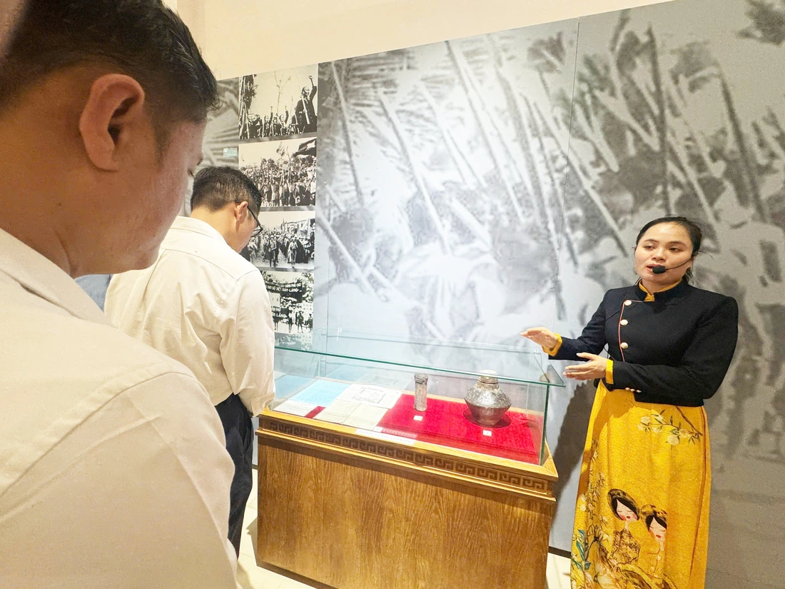 Cảm động bức thư gửi mẹ được giấu kỹ trong ống tre chôn dưới đất - Ảnh 2.