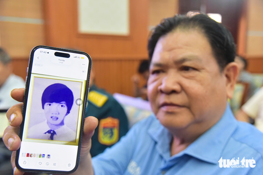 Những bức ảnh liệt sĩ ố màu thời gian sống lại, 'vui sao nước mắt lại trào' sau nhiều năm hoà bình - Ảnh 8.