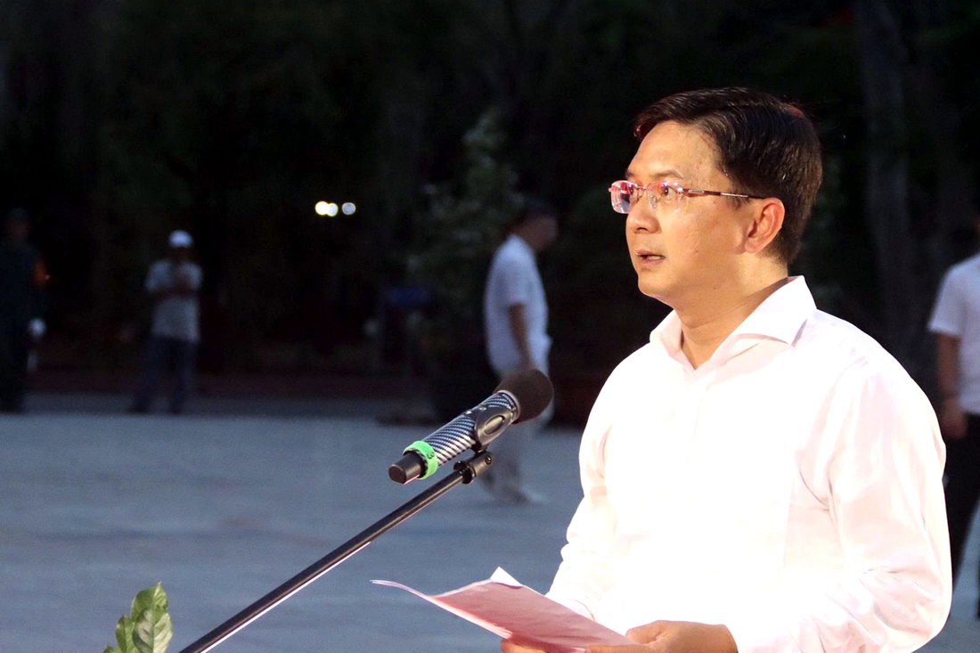 Bí thư Trần Lưu Quang cùng lãnh đạo TP.HCM dâng hương, thắp nến tri ân anh hùng liệt sĩ tại Côn Đảo - Ảnh 2.