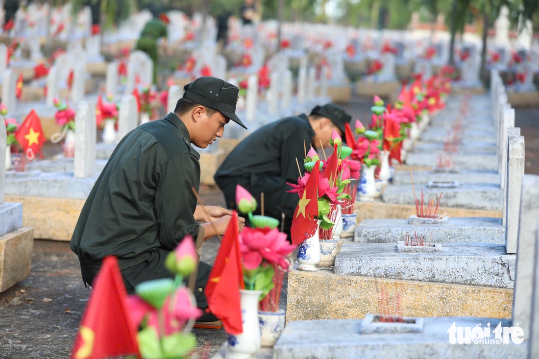 Nghĩa tình dành cho những anh hùng - Ảnh 7.
