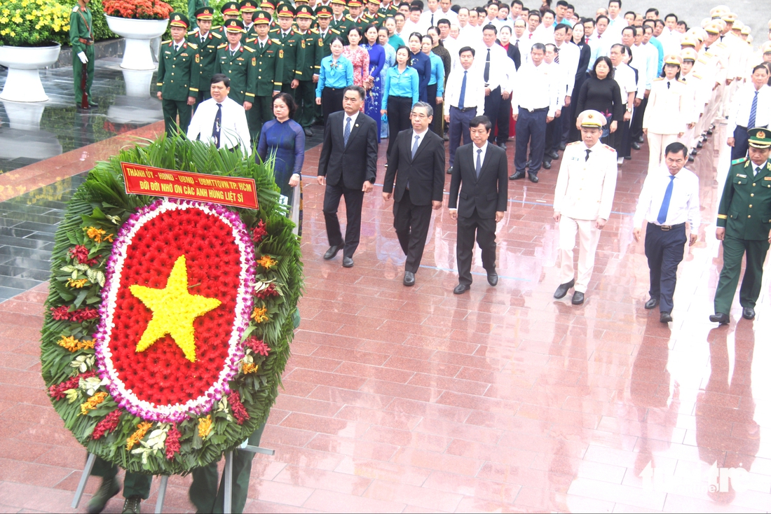 Bí thư Trần Lưu Quang cùng lãnh đạo TP.HCM dâng hương tưởng niệm Anh hùng liệt sĩ nhân ngày 27-7 - Ảnh 11.