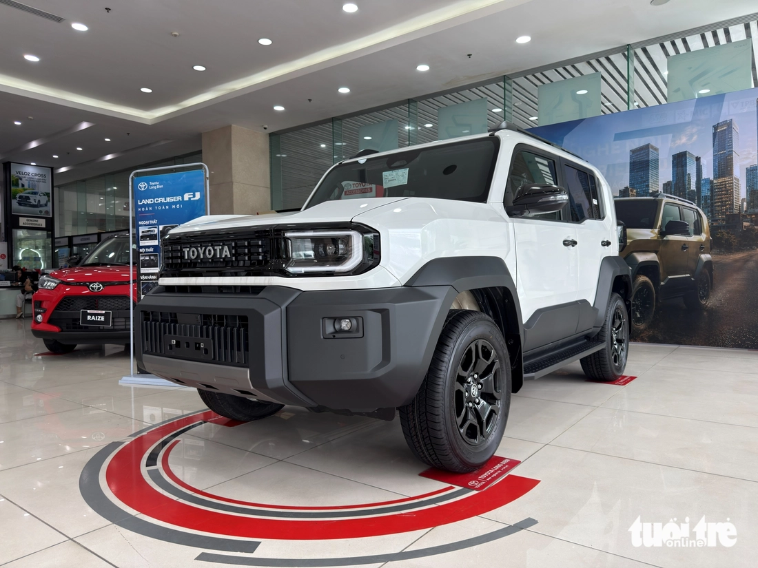 Toyota Land Cruiser FJ ra mắt Việt Nam, giá 1,198 tỉ đồng, động cơ tương tự Fortuner - Ảnh 1.