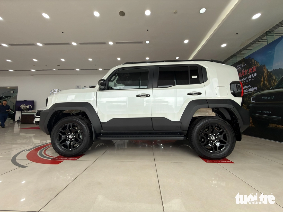 Toyota Land Cruiser FJ ra mắt Việt Nam, giá 1,198 tỉ đồng, động cơ tương tự Fortuner - Ảnh 2.
