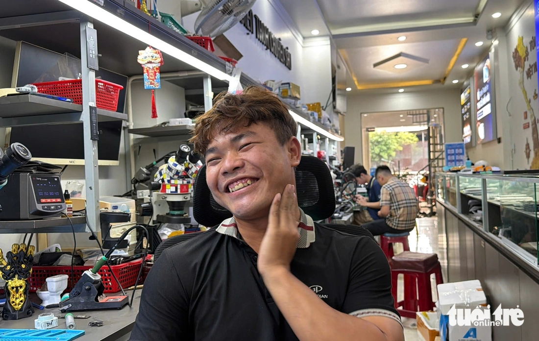 Chàng trai mất chân, tìm cơ hội trên chính đôi tay mình - Ảnh 3.