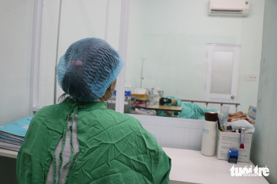 Bác sĩ kể giây phút cả ê-kíp vỡ òa khi nước tiểu phun thành tia trong ca ghép thận lần 3 - Ảnh 5.
