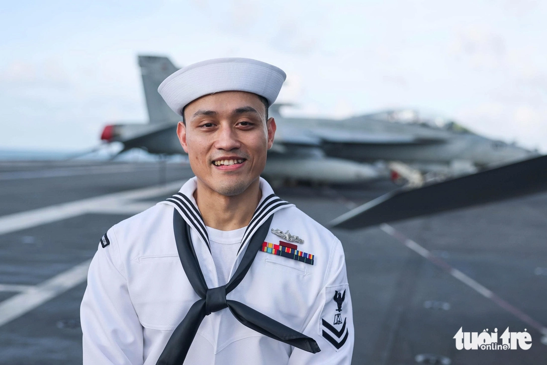 Những gương mặt, giọng nói Việt trên tàu sân bay Mỹ - Ảnh 3.