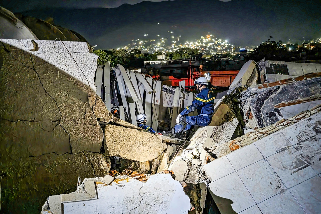 Xuyên đêm tìm kiếm nạn nhân động đất tại Venezuela, đoàn Việt Nam đã đưa 54 thi thể ra khỏi đống đổ nát - Ảnh 3.