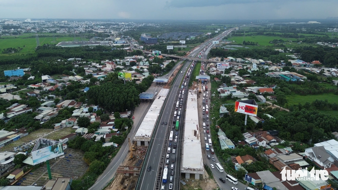 Ùn tắc giao thông kéo dài trên cao tốc từ Dầu Giây về TP . HCM , tài xế cần chú ý - Ảnh 1.