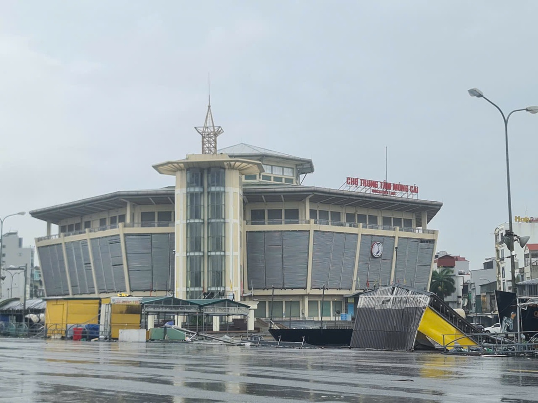 Bão số 1 tàn phá Móng Cái gây thiệt hại nặng nề cho người dân - Ảnh 1.