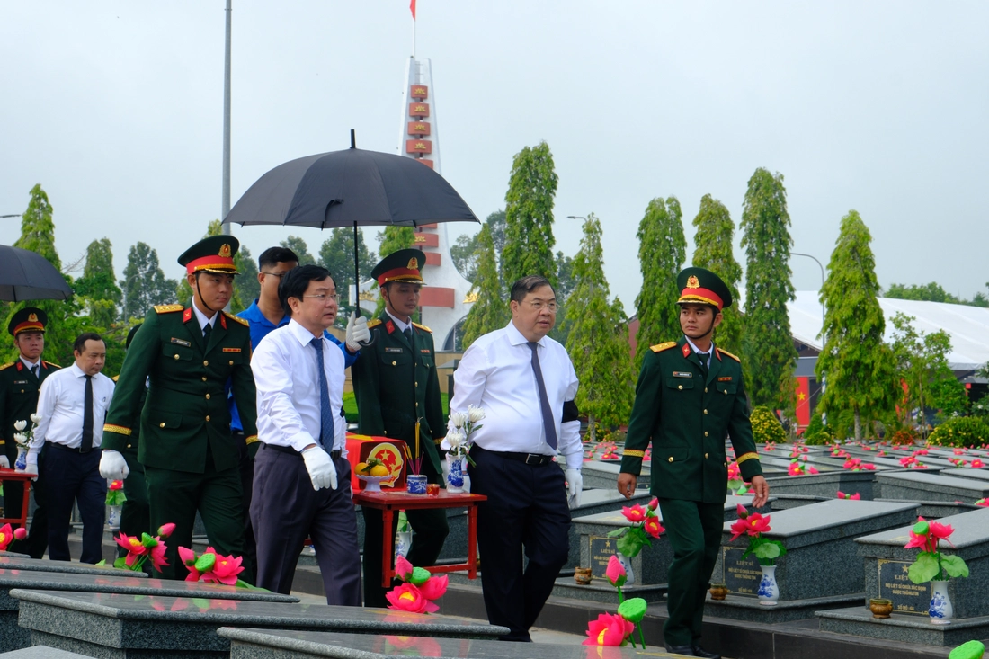 Phó Thủ tướng Phạm Gia Túc truy điệu, an táng 173 hài cốt liệt sĩ từ Campuchia về Tây Ninh - Ảnh 1.