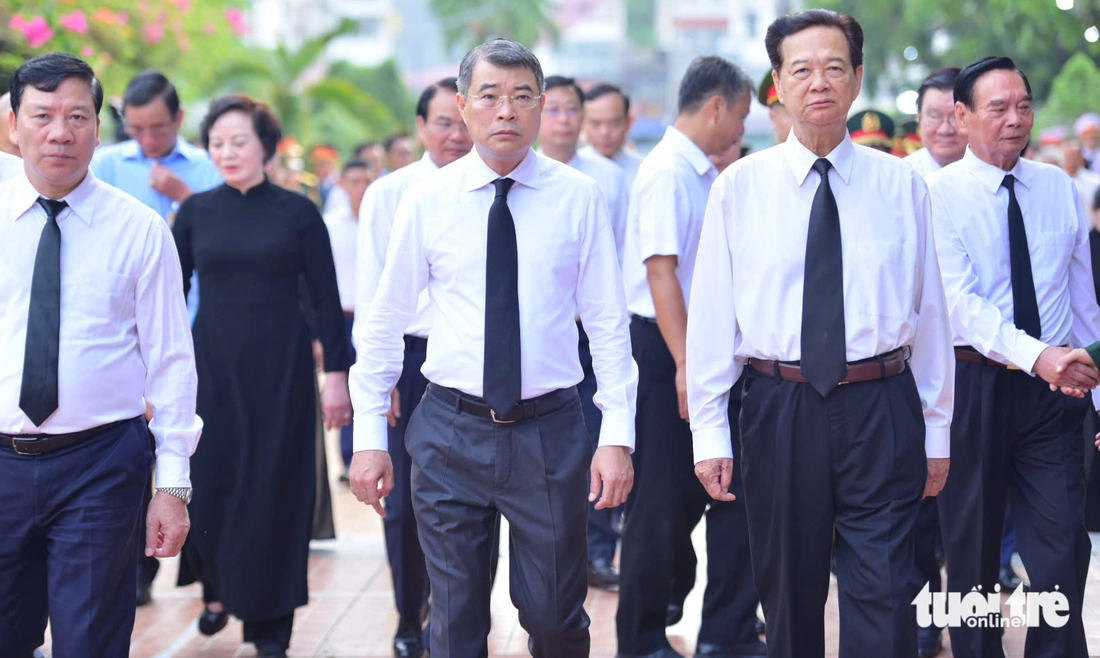 Thủ tướng Lê Minh Hưng dâng hương và dự lễ tìm kiếm, quy tập hài cốt liệt sĩ công viên Lê Thị Riêng - Ảnh 5.