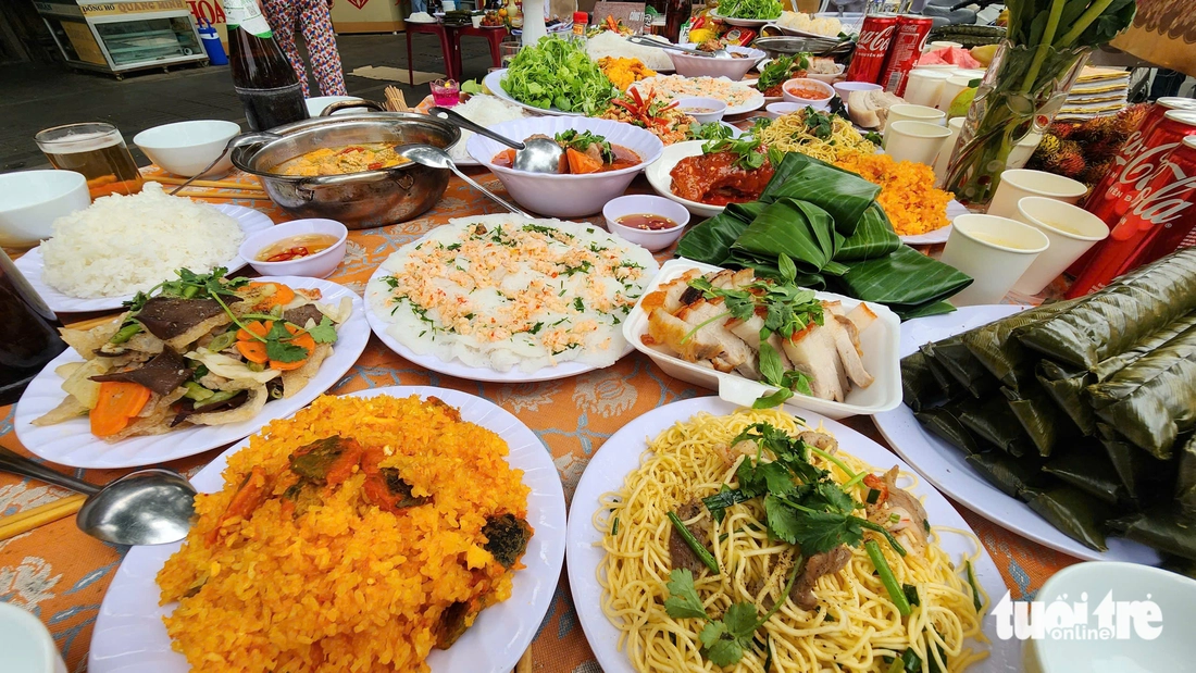 Ngày giỗ chung đặc biệt của người dân xứ Huế - Ảnh 7.