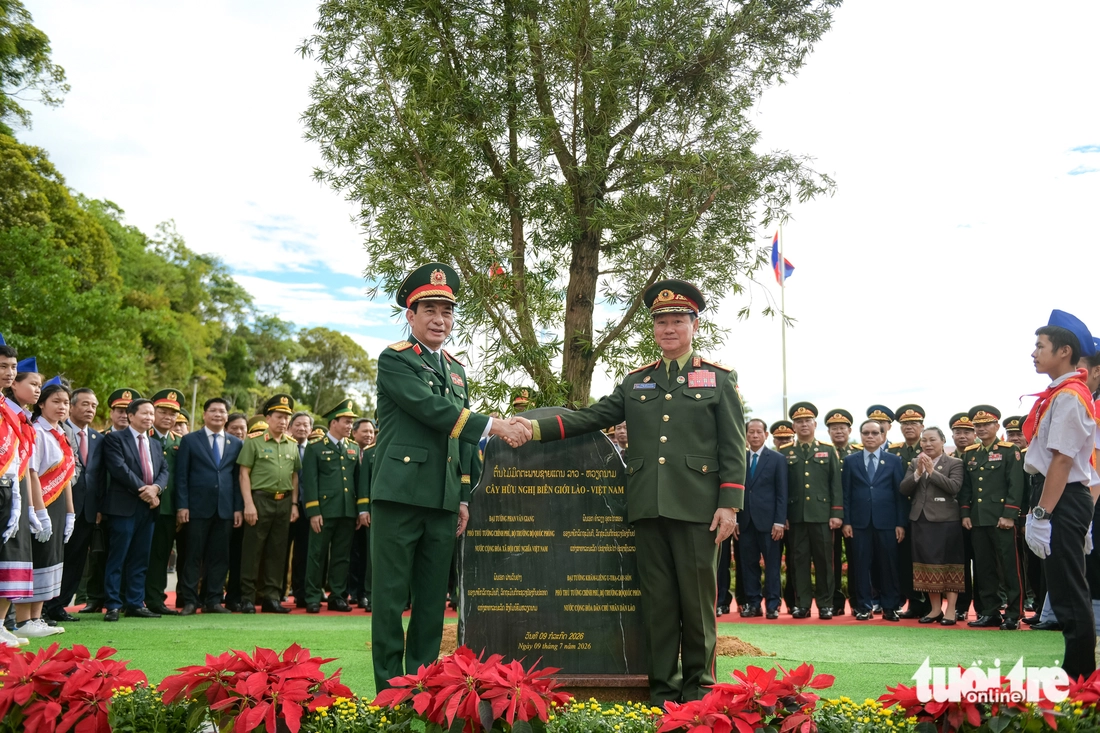 Bộ trưởng Quốc phòng Việt Nam - Lào chứng kiến ... - Ảnh 5.