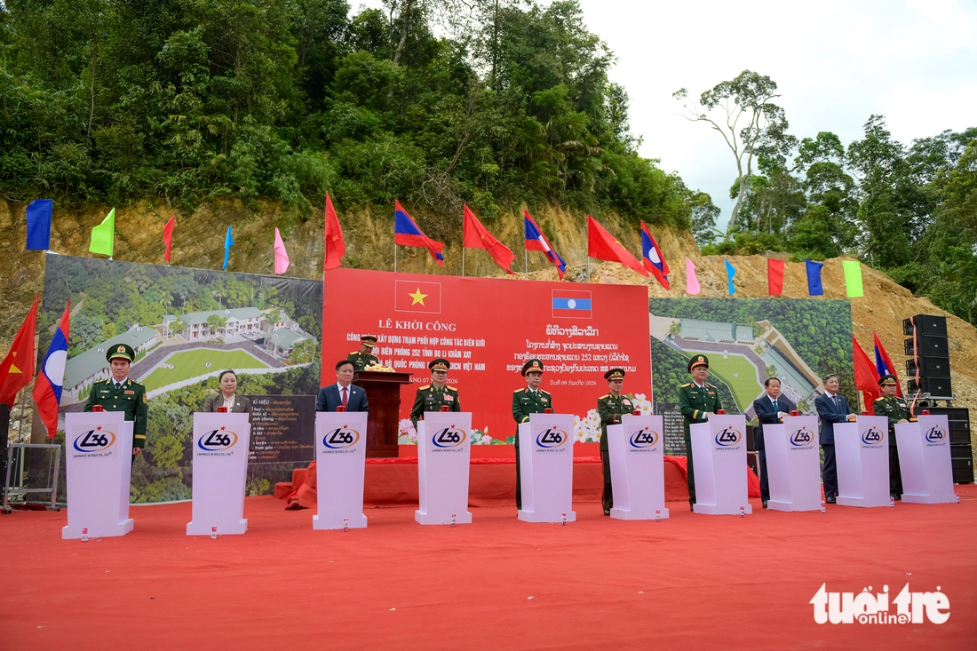 Bộ trưởng Quốc phòng Việt Nam - Lào chứng kiến ... - Ảnh 6.