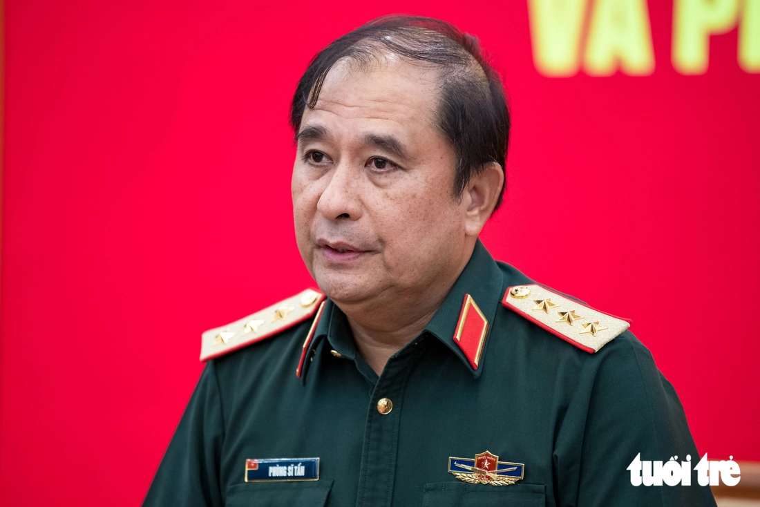 Trao quyết định của Chủ tịch nước, quyết định của Bộ trưởng Bộ Quốc phòng cho sĩ quan đi thực hiện nhiệm vụ gìn giữ hoà bình - Ảnh 1.