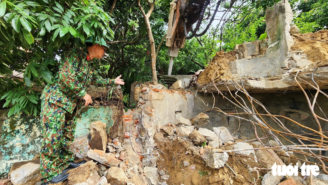 Cận cảnh bộ đội công binh tháo dỡ lô cốt quân sự nằm trong Kinh thành Huế - Ảnh 5.
