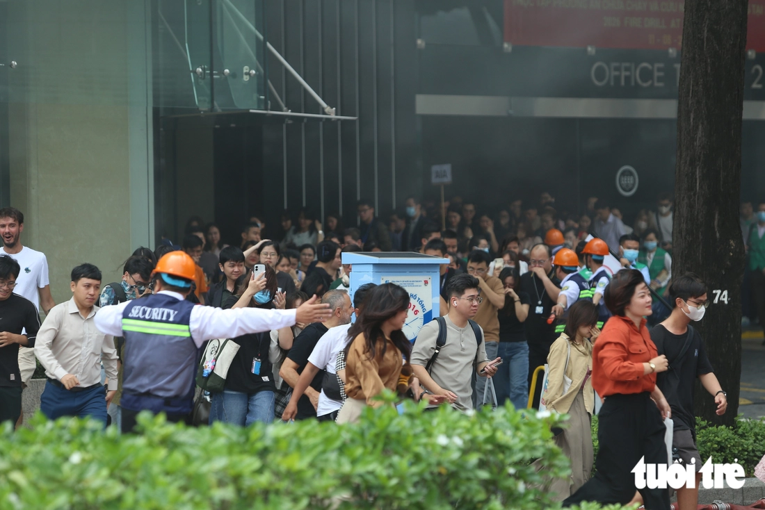 Hơn 3.000 người tham gia diễn tập chữa cháy, cứu nạn tại Saigon Centre - Ảnh 2.