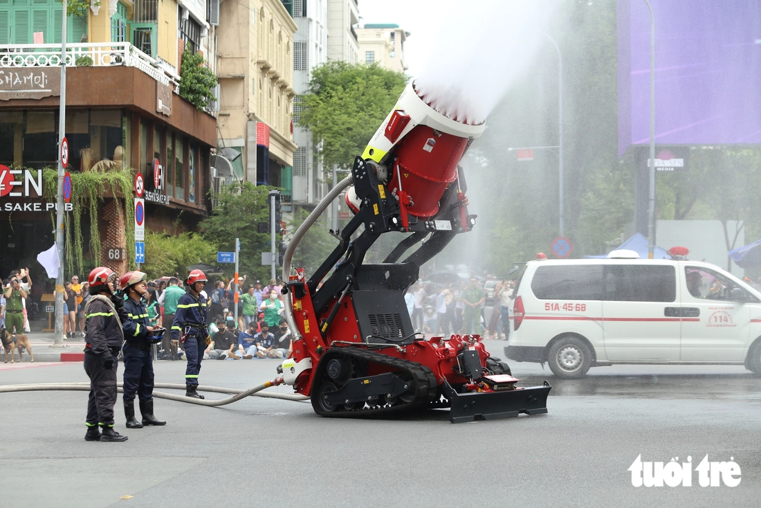 Hơn 3.000 người tham gia diễn tập chữa cháy, cứu nạn tại Saigon Centre - Ảnh 9.