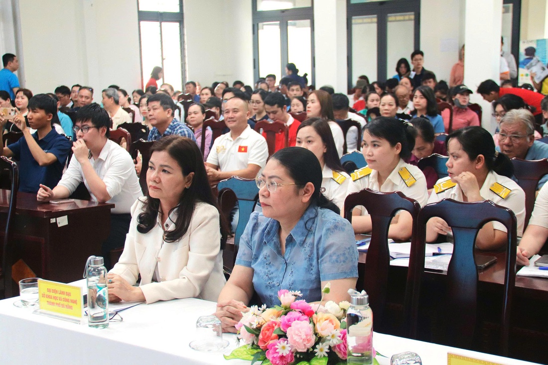 Hộ kinh doanh phường Hòa Cường làm quen với hóa đơn điện tử, nộp thuế số - Ảnh 3.