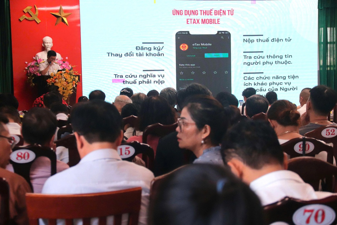 Hộ kinh doanh phường Hòa Cường làm quen với hóa đơn điện tử, nộp thuế số - Ảnh 5.