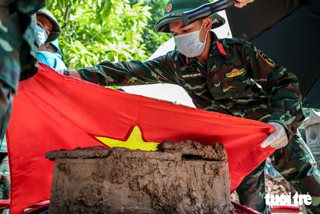 Khai quật tìm danh tính 469 Liệt sĩ chống Pháp sau 70 năm tại Nghĩa trang Mai Dịch - Ảnh 6.