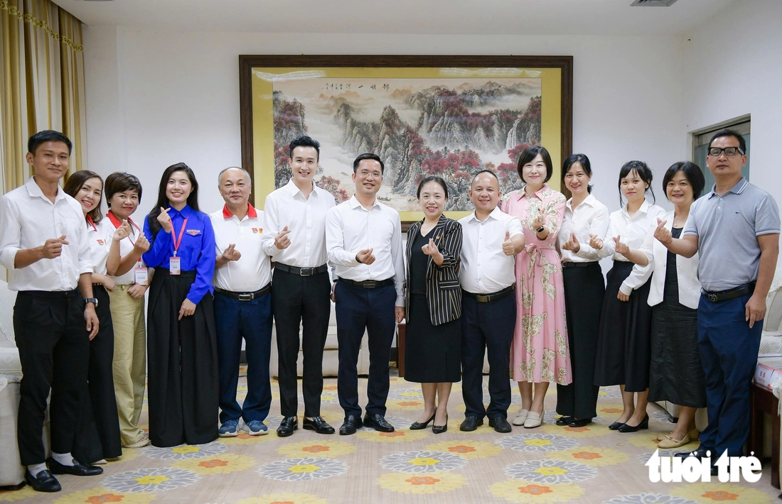 100 giáo viên, sinh viên Việt Nam đã tới Trung Quốc, bắt đầu ‘Hành trình đỏ’ theo dấu chân Bác Hồ - Ảnh 2.
