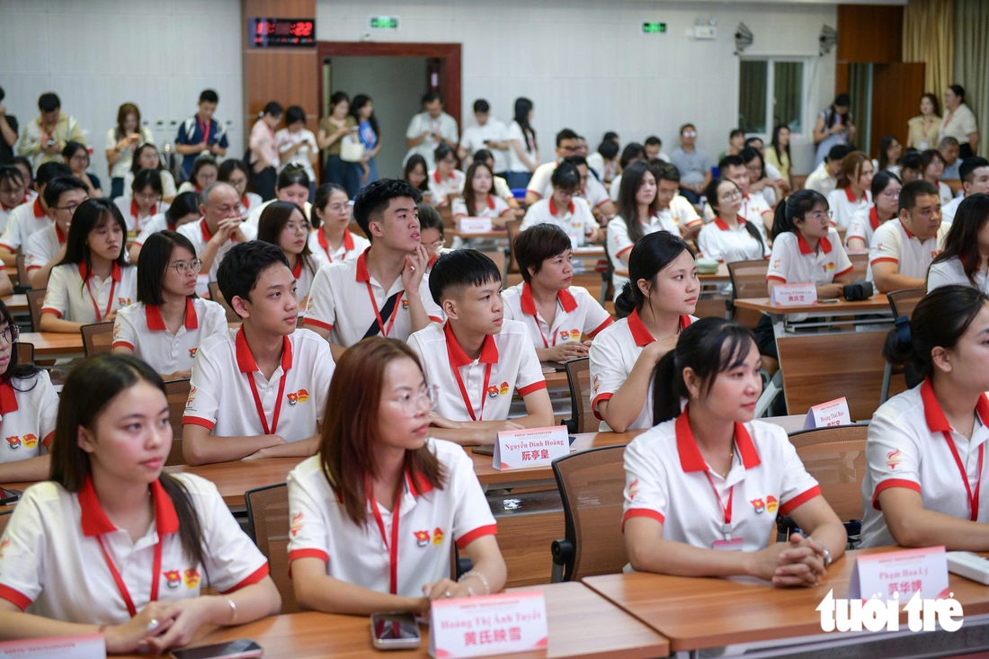100 giáo viên, sinh viên Việt Nam đã tới Trung Quốc, bắt đầu ‘Hành trình đỏ’ theo dấu chân Bác Hồ - Ảnh 4.